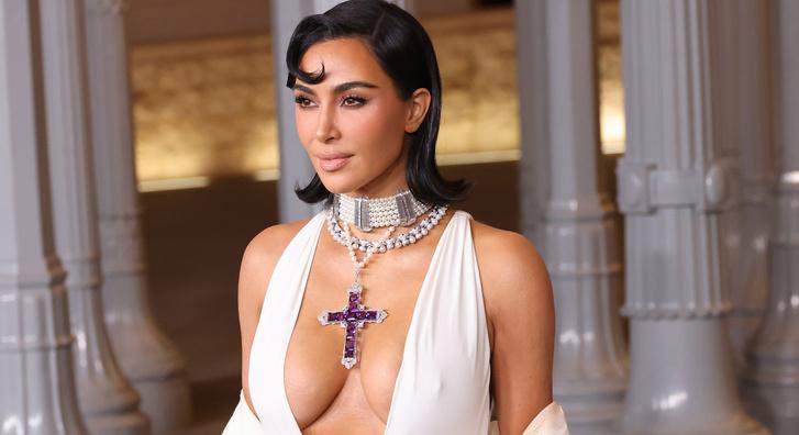 Diana hercegné milliókat érő nyakláncában parádézott Kim Kardashian