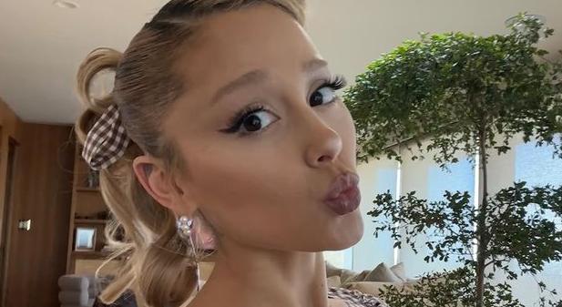 Ariana Grande egy az egyben Glindának öltözött a Wicked ausztrál premierjén