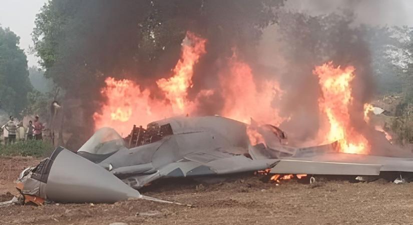 Lakott területre zuhant egy MiG-29-es vadászgép – videó