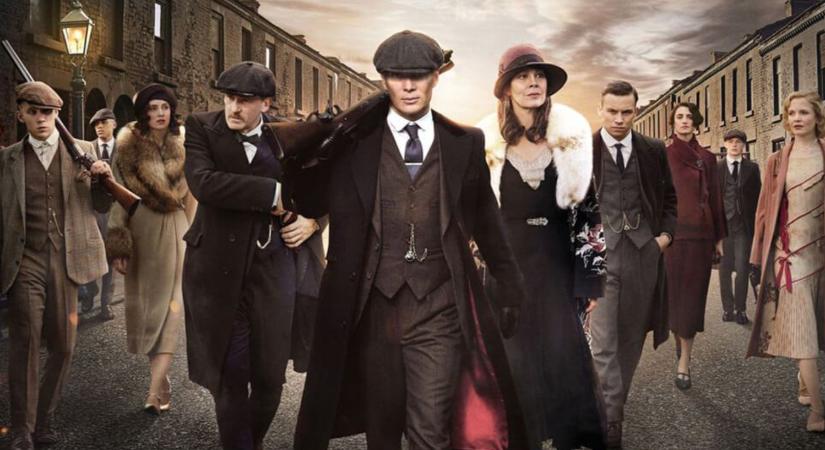 [RÖVIDEN] A Peaky Blinders-film új forgatási fotóin a leharcolt Cillian Murphyt és Rebecca Fergusont láthatjuk együtt egy lóval