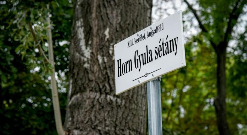 Elvitték a Horn Gyula sétány tábláját