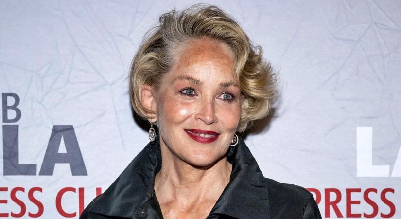 Sharon Stone 66 évesen sem fél magát megmutatni bikiniben (Képek)