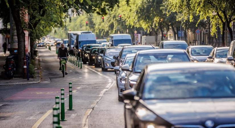 Óiási káoszra kell készülniük a következő napokban az autósoknak