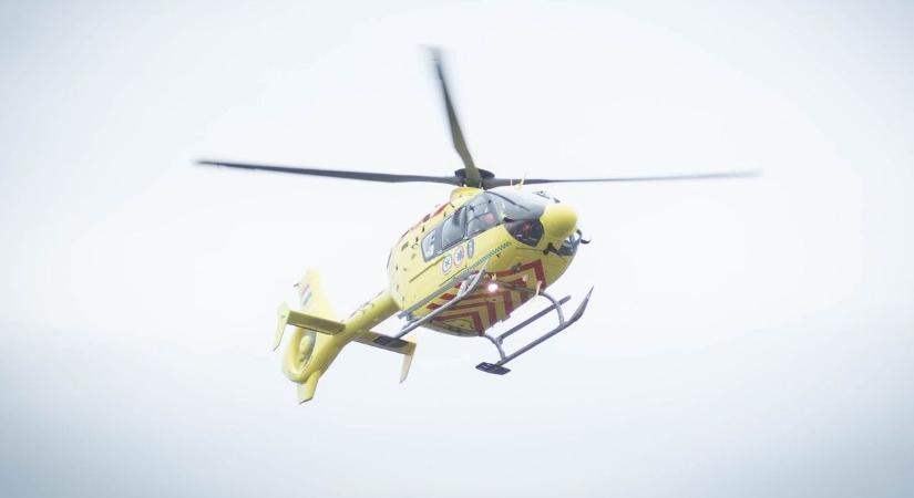 Mentőhelikopter érkezett a 6-os úti balesethez