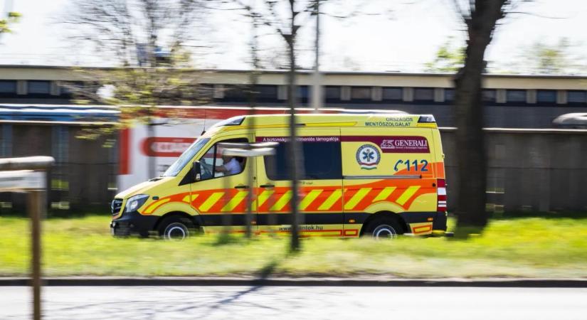 Alig hitt a család a szemének: emiatt szálltak ki a mentősök az autóból a Kállói úton!