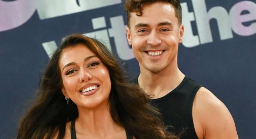 Lebukott a Dancing with the Stars két sztárja: nyilvános helyen látták csókolózni őket