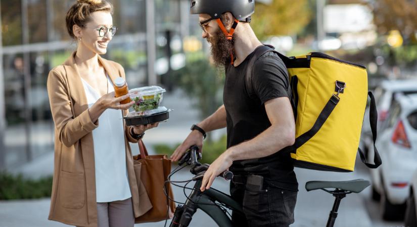 Túl sok panasz érkezett a Foodora és a Wolt miatt, lépni fog a kormány