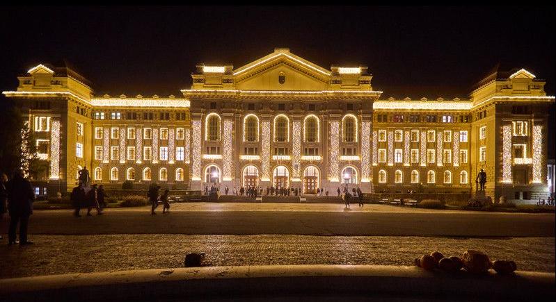 Elegáns ünnepi ruhát öltött Debrecen ikonikus épülete