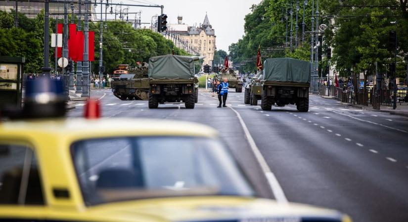 Figyeljünk az 1-es úton – A Rakétaezred katonai járműveivel találkozhatunk