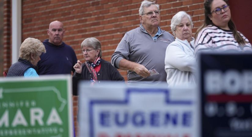 Nyílnak az urnák, elkezdődött a szavazás napja az Egyesült Államokban