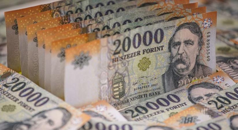 Irányt váltott a forint, gyengül a dollár, 409 alatt az euró