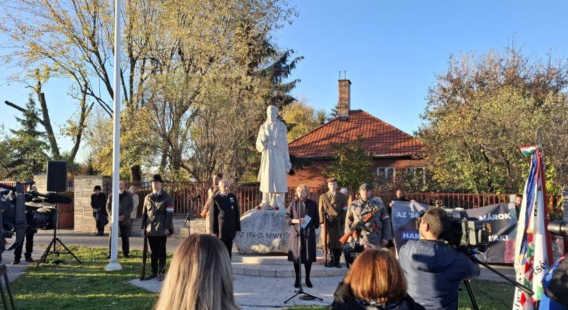 Vásárhelyiek is emlékeztek a november 4-i szovjet invázióra Budapesten