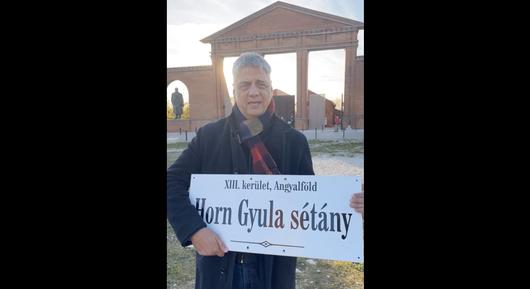 Visszateszik a Horn Gyula sétány tábláit a DK-sok