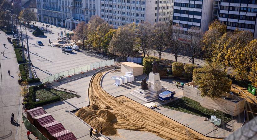 Hamarosan újra korizhatunk Debrecen fényárba borult főterén – fotókkal