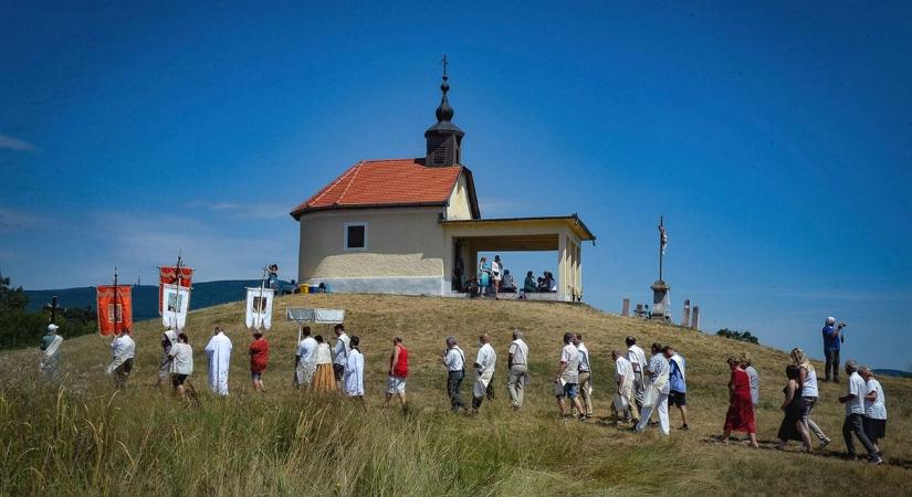 Történelmi dokumentumok másolatát kapták a hevesi települések