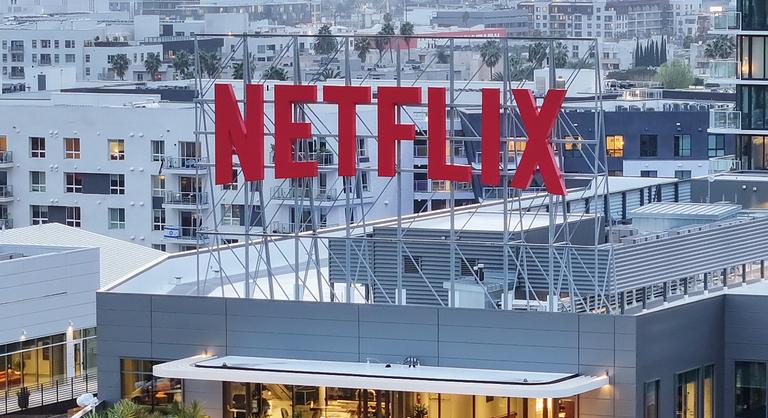 Nemzetközi akció indult a Netflix ellen, már a cég irodáit is felforgatták