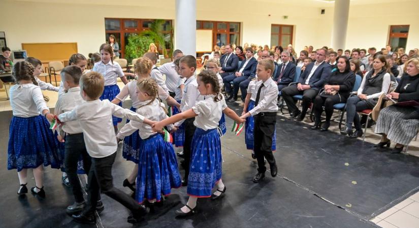 Széchenyi István emlékére kollégium alakult Mezőörsön – Fotók