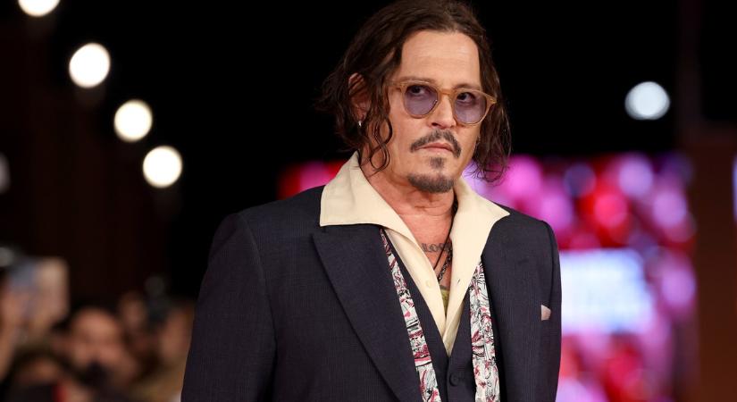 Hoppá! Johnny Depp ügyvédje kitálalt a róluk szóló pletykákról! Volt randi is?