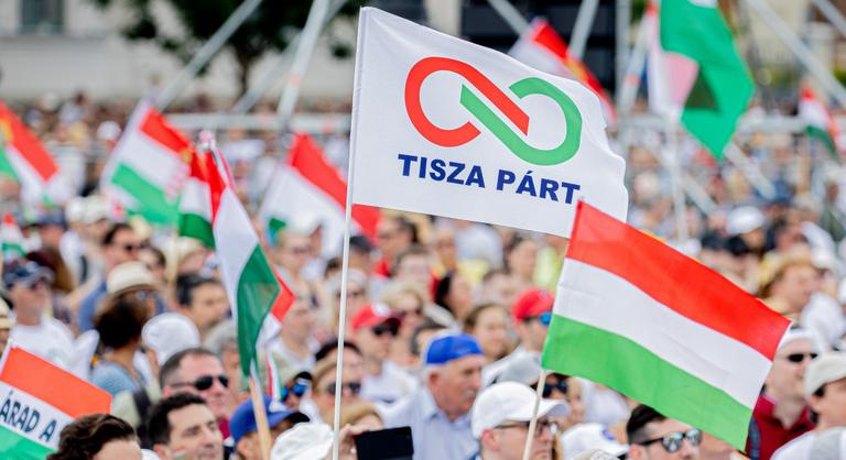 Medián: Hét százalékkal vezet a Tisza Párt a Fidesz előtt