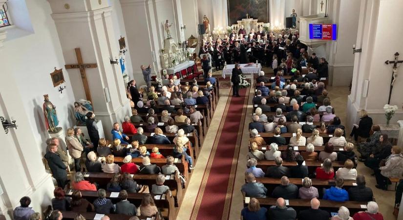 Török mecset köveiből épült, ma a város egyik ékköve a 200 éves szolnoki Vártemplom