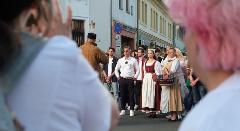 A Tisza Párt átvette a vezetést a Fidesztől a teljes lakosságban és a biztos pártválasztók között is