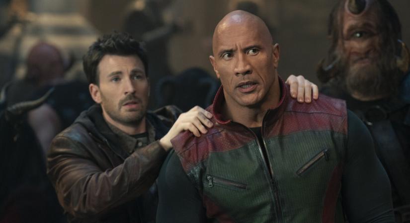 Megérkeztek A hullahó-akció első kritikái: Lássuk, megérte-e eltapsolni 250M-t Dwayne Johnson és Chris Evans karácsonyi filmjére!