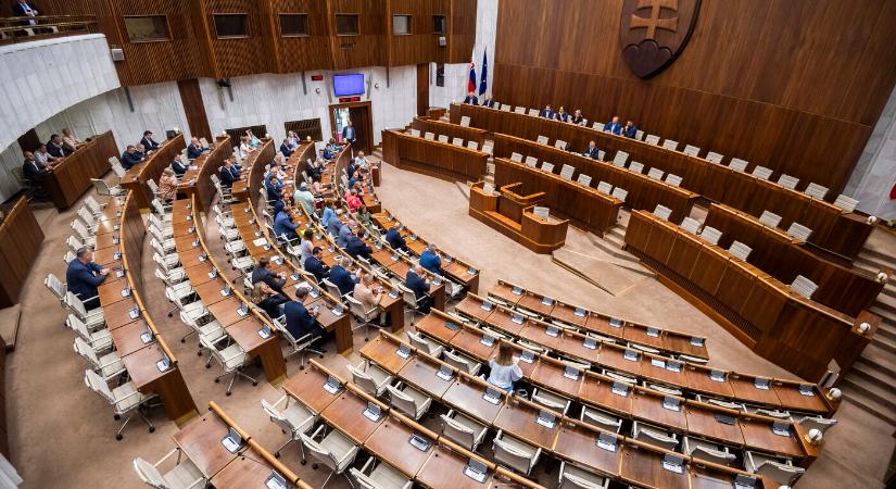 A Kiska-ügyhöz kapcsolódó határozatról tárgyal a parlament