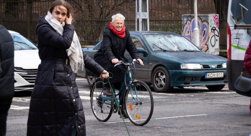 Az idősek fele kényszerülhet munkára, hogy megéljen