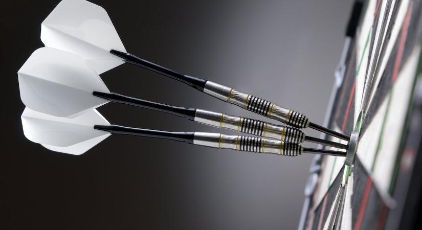 Kisorsolták a magyarok ellenfeleit a Nemzetközi Darts Szövetség vb-jén