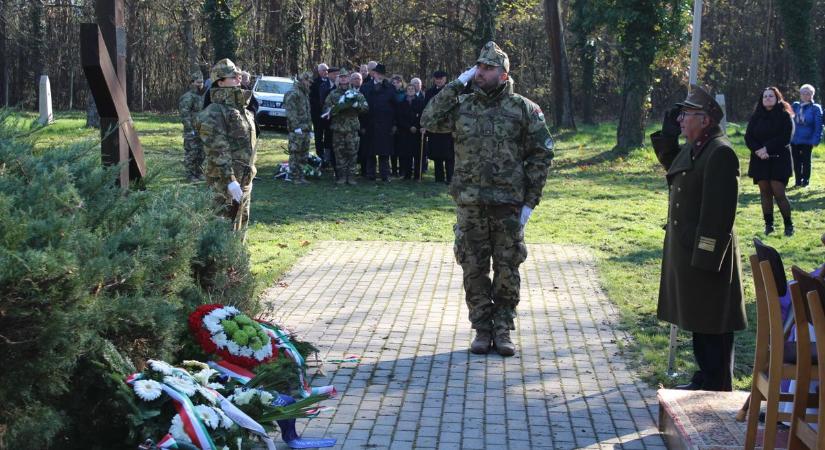 Halottak napi megemlékezés a ostffyasszonyfai hadifogoly-temetőben