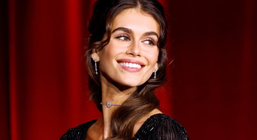 Cindy Crawford 23 éves lánya önmagát is túlszárnyalta: Kaia Gerber úgy tündökölt, mint egy drágakő