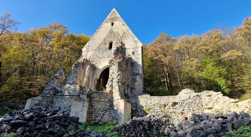 Martonyi kolostorrom: a középkor csendje és nyugalma