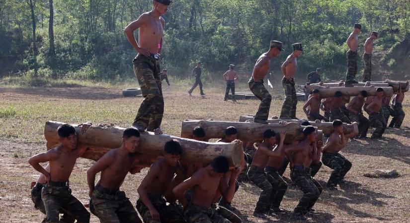 Az ukrán védelmi miniszter szerint megvolt az első tűzharc az oroszok mellett Kurszknál bevetett észak-koreai katonákkal