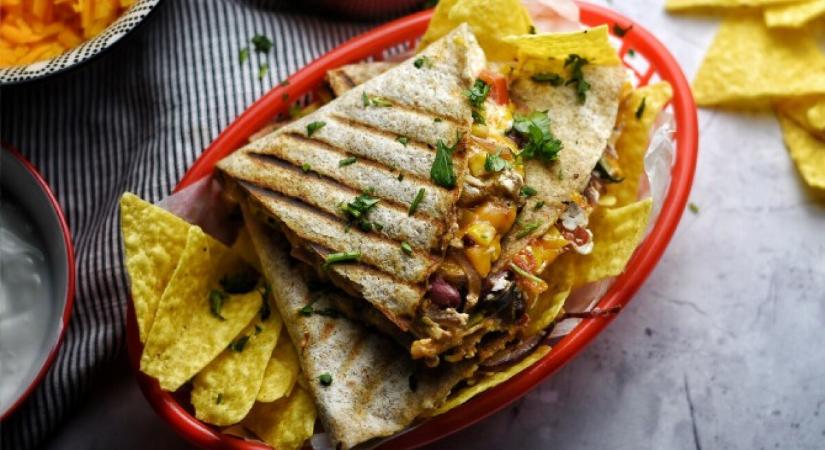 Konyhasarok: Egy laktató húsmentes étel amihez még 20 perc se kell – Ez a vegetáriánus quesadilla