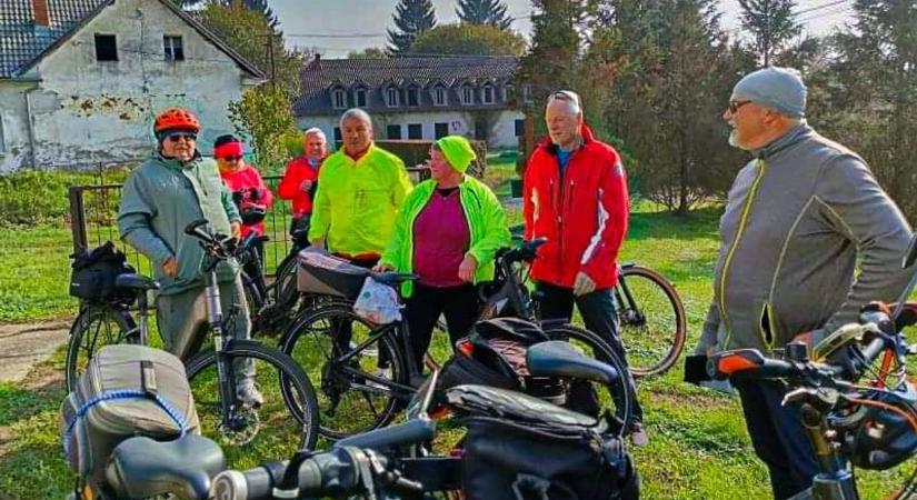 Rábafüzesi Tájház: óvodások Szombathelyről, biciklisek Ausztriából