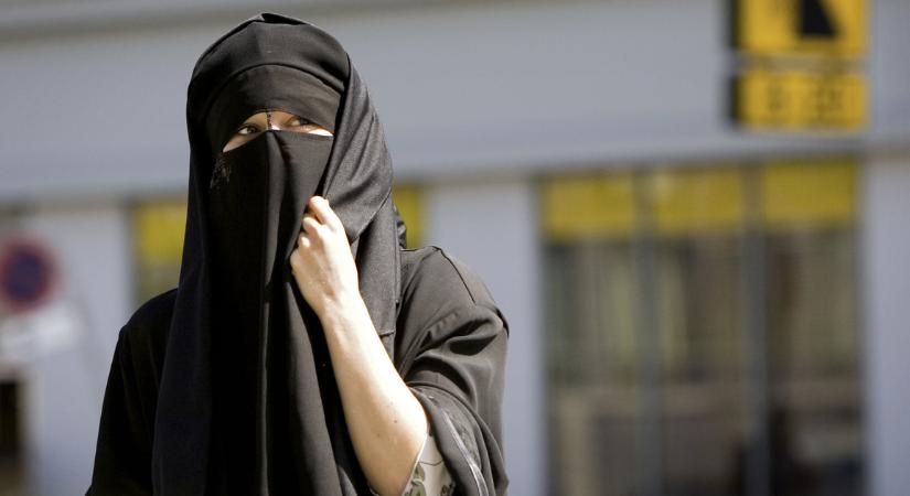 Svájc betiltja a burka viselését közterületeken