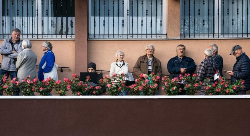 Olyan nyugdíjemelést szeretnének a nyugdíjasok, mint az újfajta adóemelés