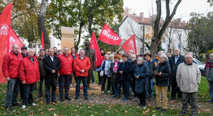 Horn Gyula szobránál tartott megemlékezést az MSZP