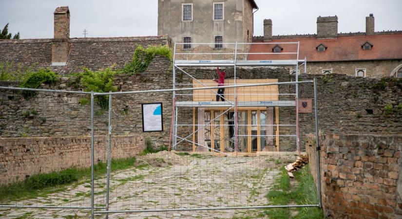 Folytatódik a várkapu újítása: ebben az időszakban lesz zárva az útszakasz!