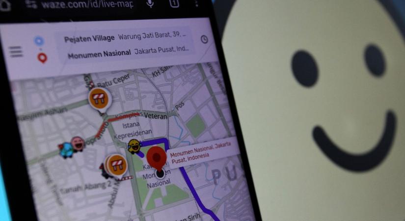 Baj van! Hekkertámadás érte a Waze-t