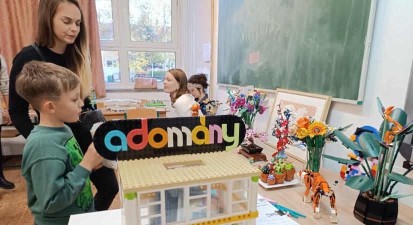 Lego kiállítással gyűjtöttek adományokat a Kossuth Gimnáziumban Mosonmagyaróváron – fotók, videó és podcast