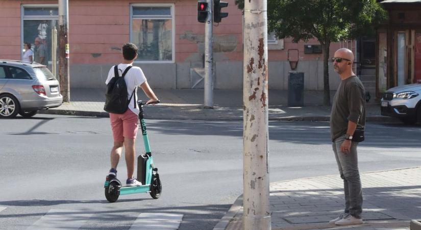 Olvasónk szerint a rollerek szabályozásra várnak