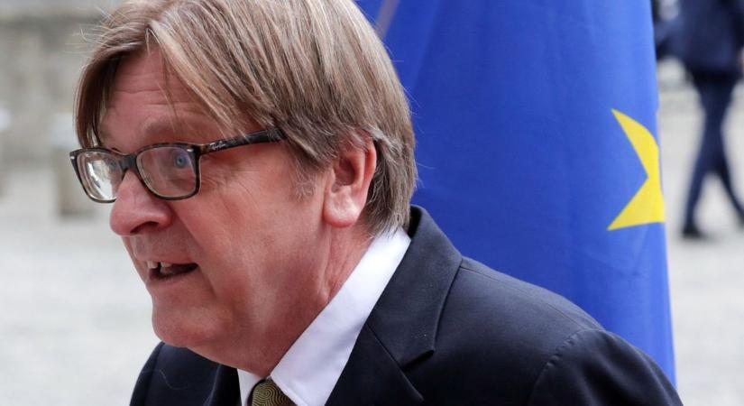 Guy Verhofstadt, belga liberális politikus fáziskésésben van