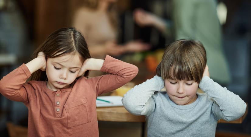 5 dolog, amiről a felnőtteknek nem kellene beszélni a gyerekek előtt