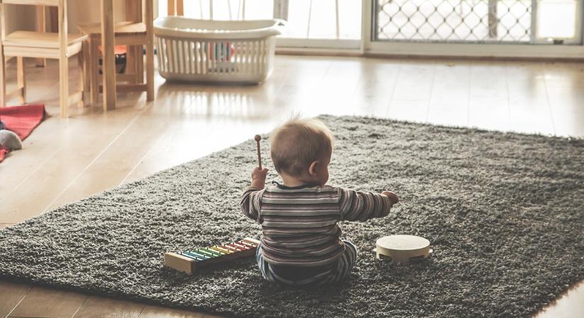 Nem létező babatermékekkel tett lóvá egy nő gyanútlan vásárlókat