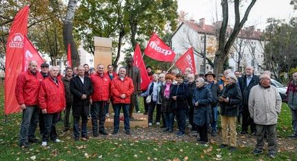 Horn Gyula szobránál tartott megemlékezést az MSZP