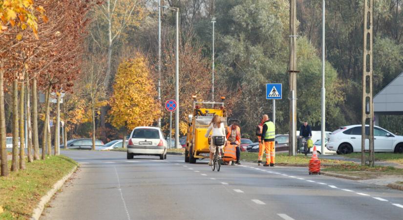 Nyitott kerékpársávot festenek az Árpád utcában