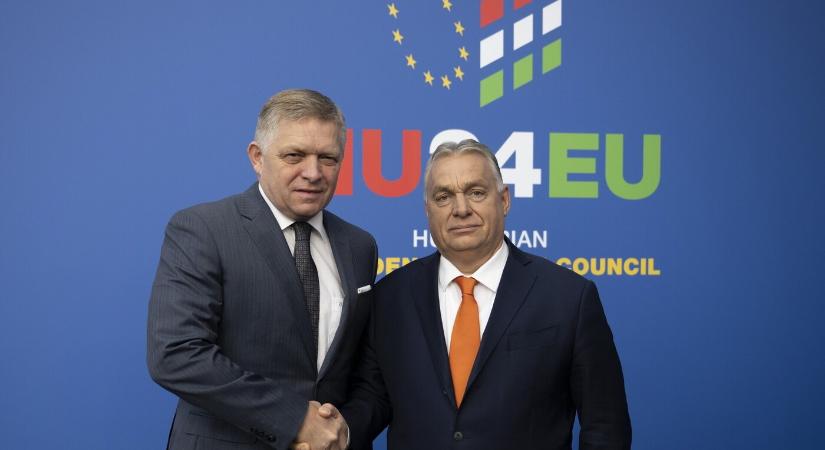 Fico Trumpra vár az orosz-ukrán háború kérdésében, Orbán egy napra elásta a csatabárdot von der Leyennel