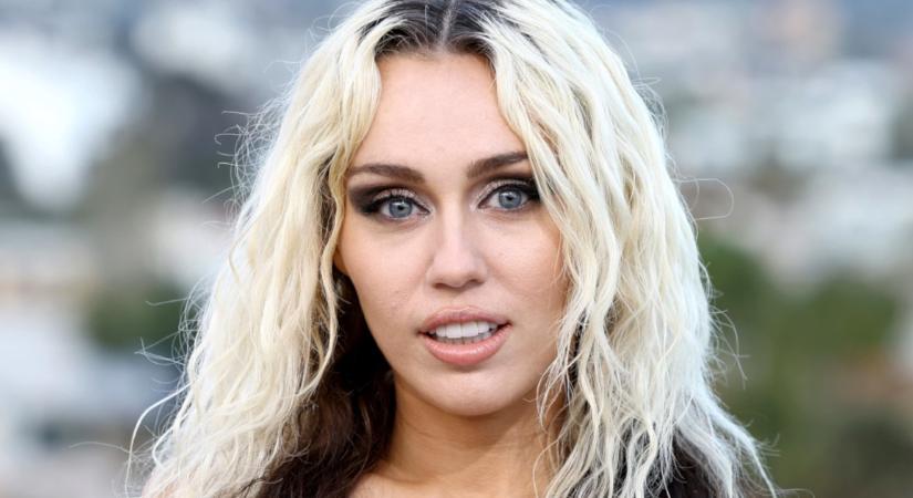 Miley Cyrus durván kiakadt, mikor megkérdezték, hogy miért nem akar gyereket szülni