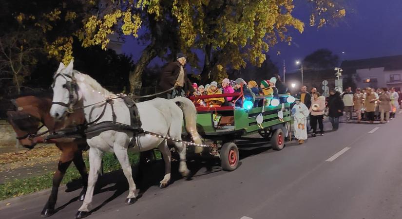 Lovak és Ludas Matyik vezették a Szent István felvonulását